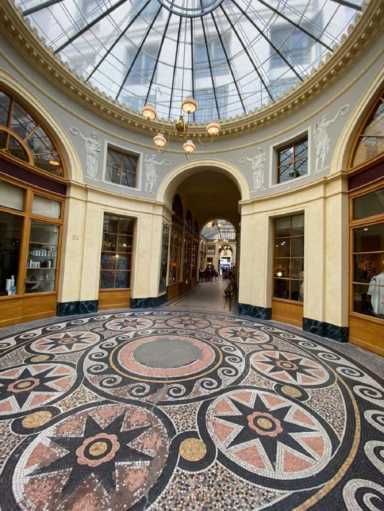 115 - Urban Vuitton Saint Denis Apartment Paris Exterior photo